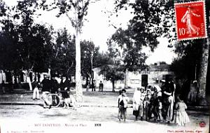 Mouzaiaville - Mairie et Place - 1908